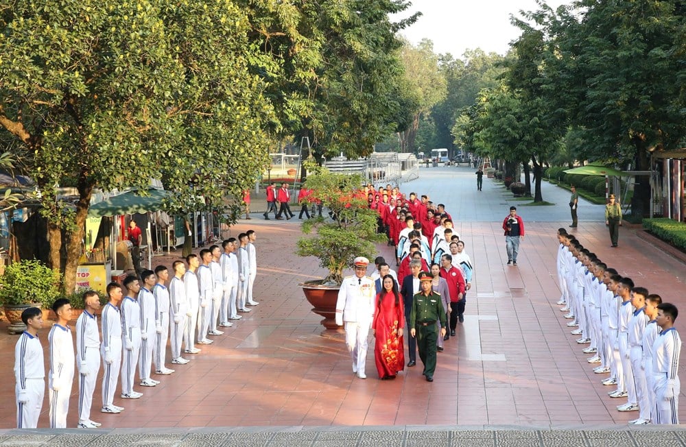 ទីក្រុងហាណូយបានប្រារព្ធពិធីដុតភ្លើងសម្រាប់មហោស្រពកីឡារាជធានីលើកទី ១១ - រូបថត ១