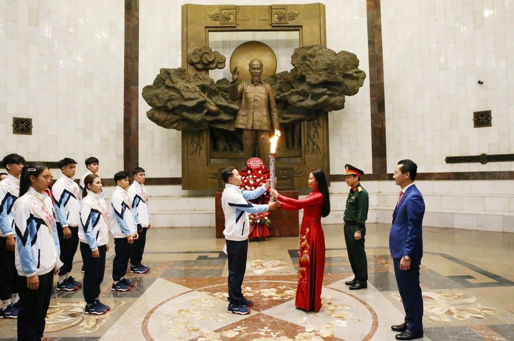 ទីក្រុងហាណូយបានប្រារព្ធពិធីអុជធូបសម្រាប់មហោស្រពកីឡារាជធានីលើកទី ១១ - រូបថត ៥