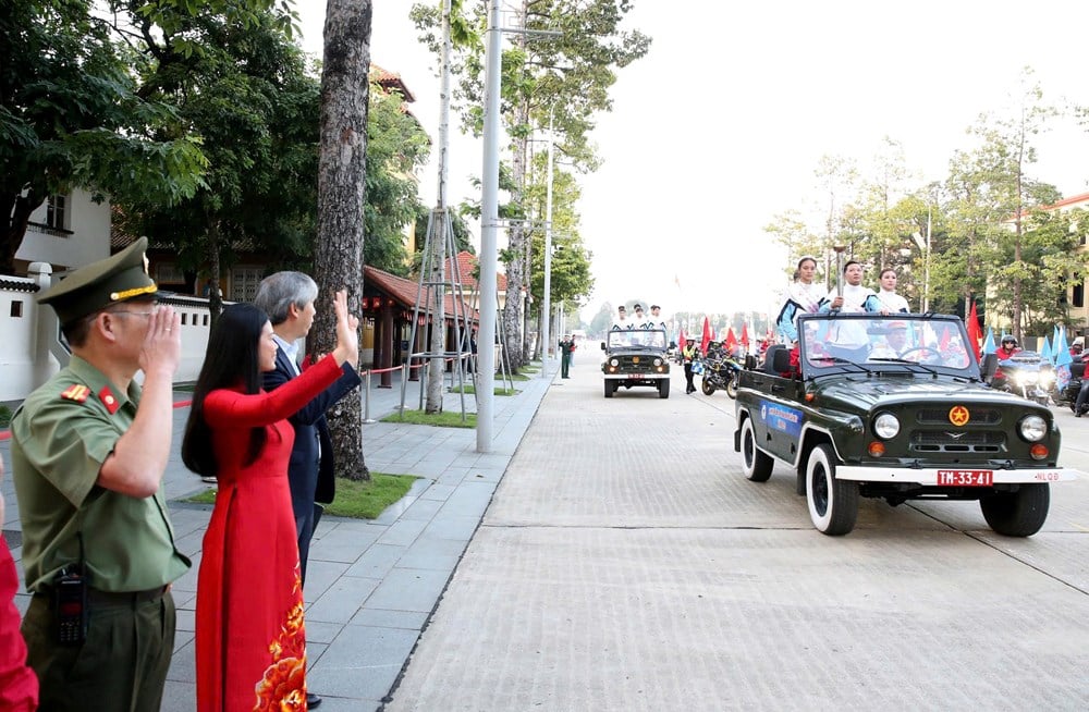 ទីក្រុងហាណូយបានប្រារព្ធពិធីដុតភ្លើងសម្រាប់មហោស្រពកីឡារាជធានីលើកទី ១១ - រូបថត ៩