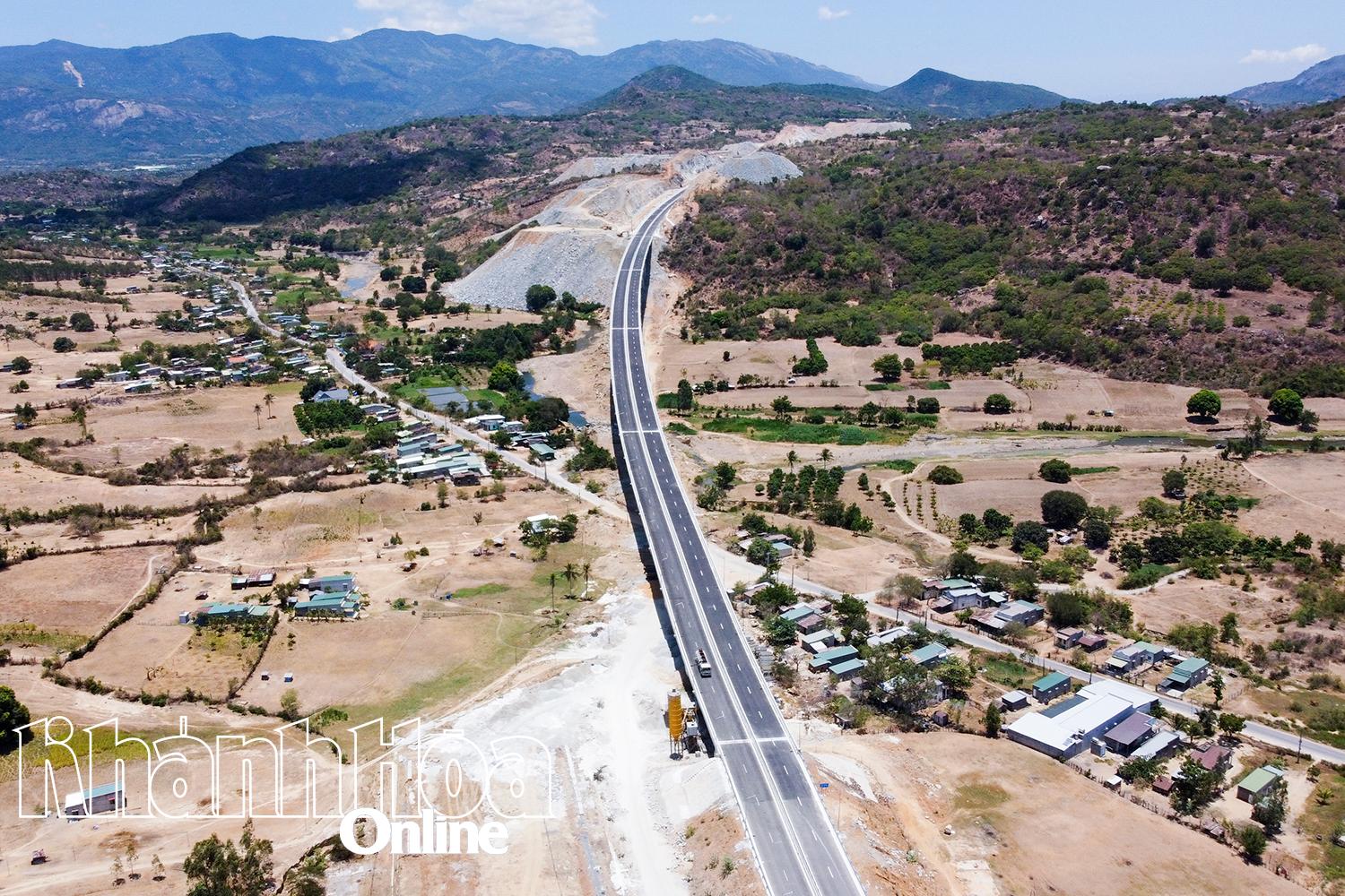 Проект скоростной автомагистрали Камлам — Виньхао был запущен в эксплуатацию, но остановочный пункт еще не достроен.