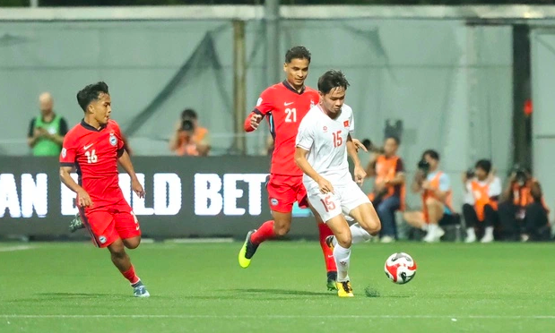 Đã rõ lý lo thầy Kim không ‘bỏ rơi’ nhân tố sát thủ này, U.23 Việt Nam rất cần anh!
- Ảnh 1.