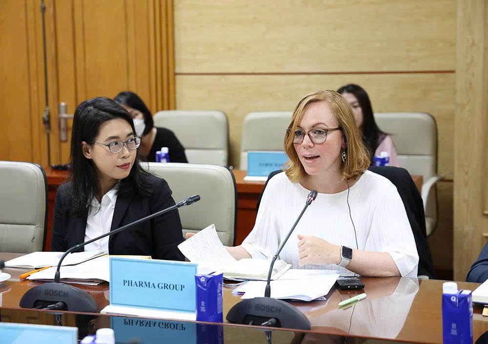 Thứ trưởng Thường trực Bộ Y tế Vũ Mạnh Hà tiếp, làm việc với EuroCham và Pharma Group- Ảnh 3.