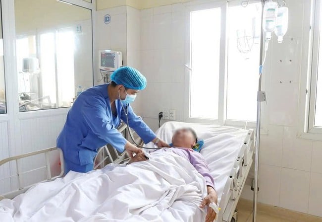 Cứu sống người đàn ông phù phổi cấp nguy kịch do suy tim thể nặng- Ảnh 1.