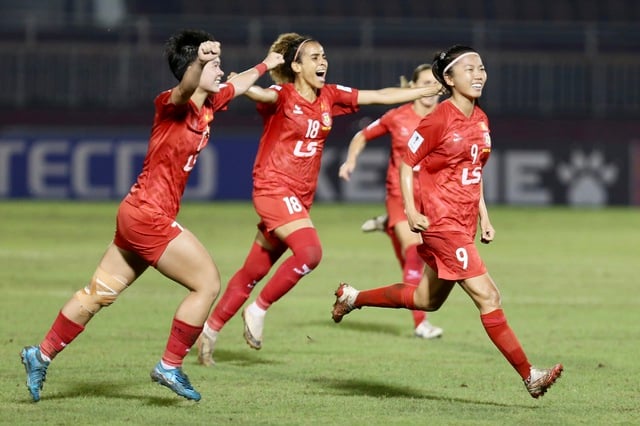 호치민시 여자 클럽이 아시아 토너먼트 개막전에서 승리하였고, 싱가포르 팀과 맞붙은 경기는 언제였습니까? - 사진 1.