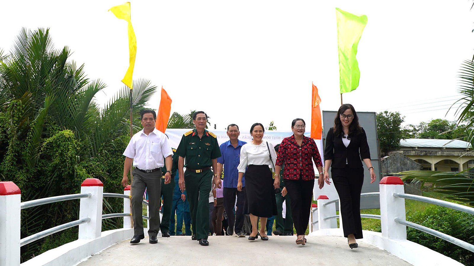 ທະຫານແລະພົນລະເຮືອນ Chol Chnam Thmay ເດີນທາງກັບຄືນເມືອງ Hon Dat