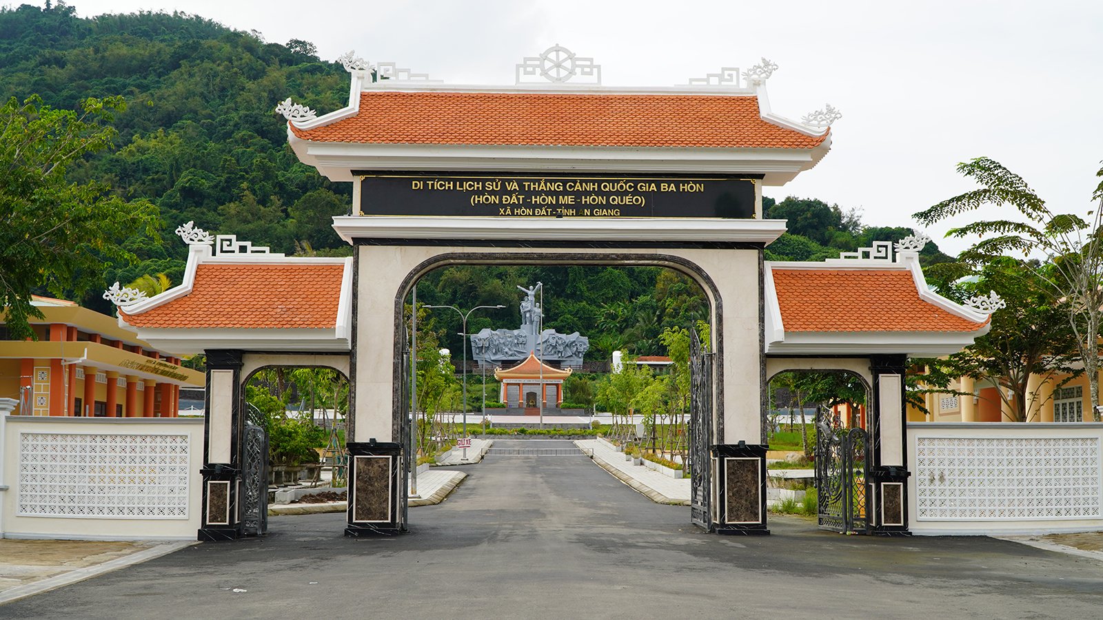 ທະຫານແລະພົນລະເຮືອນ Chol Chnam Thmay ເດີນທາງກັບຄືນເມືອງ Hon Dat