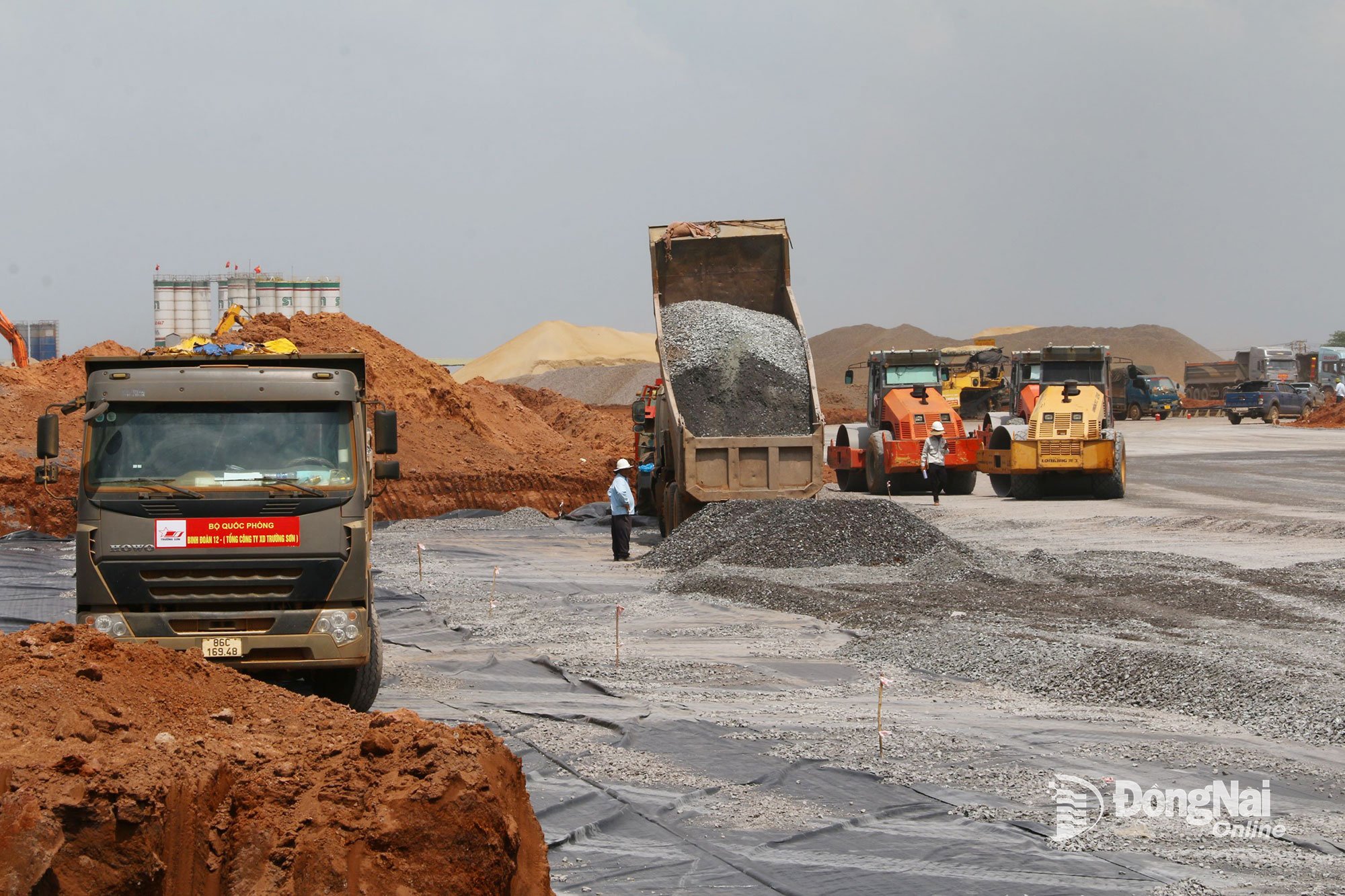 Nguồn đá xây dựng khai thác trên địa bàn tỉnh phục vụ thi công Cảng hàng không quốc tế Long Thành. Ảnh: Hoàng Lộc
