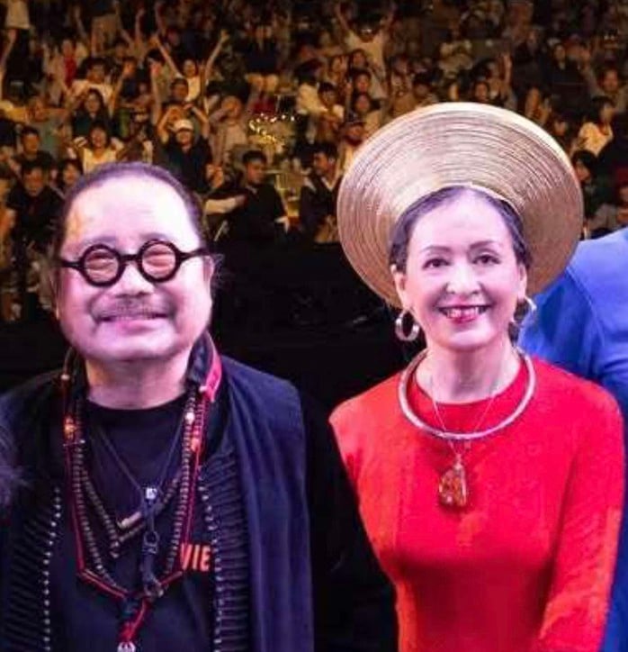 Nhạc sĩ Trần Mạnh Tuấn xúc động khi NSƯT Hải Phượng đồng hành 