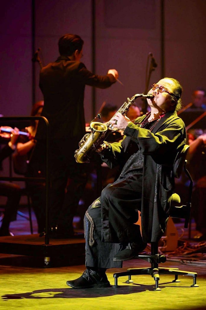 Nhạc sĩ Trần Mạnh Tuấn xúc động khi NSƯT Hải Phượng đồng hành 