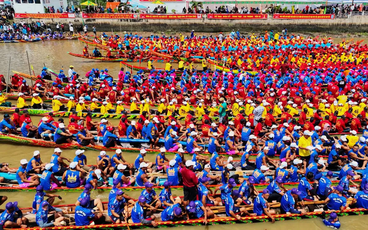 Ngày hội Đua Ghe Ngo - Dòng chảy di sản Khmer Nam Bộ qua bao thế hệ.