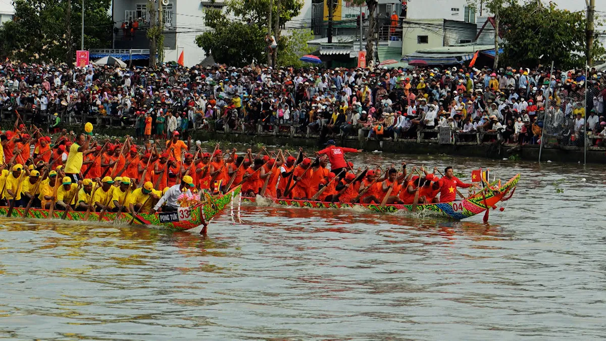 Ngày hội Đua Ghe Ngo - Dòng chảy di sản Khmer Nam Bộ qua bao thế hệ- Ảnh 1.