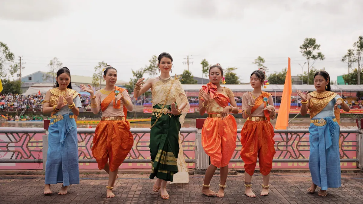 Ngày hội Đua Ghe Ngo - Dòng chảy di sản Khmer Nam Bộ qua bao thế hệ- Ảnh 2.