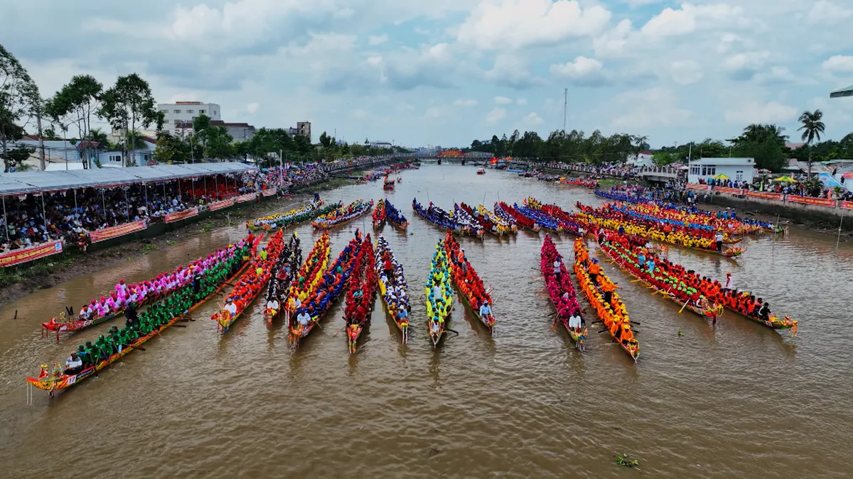 Ngày hội Đua Ghe Ngo - Dòng chảy di sản Khmer Nam Bộ qua bao thế hệ- Ảnh 14.