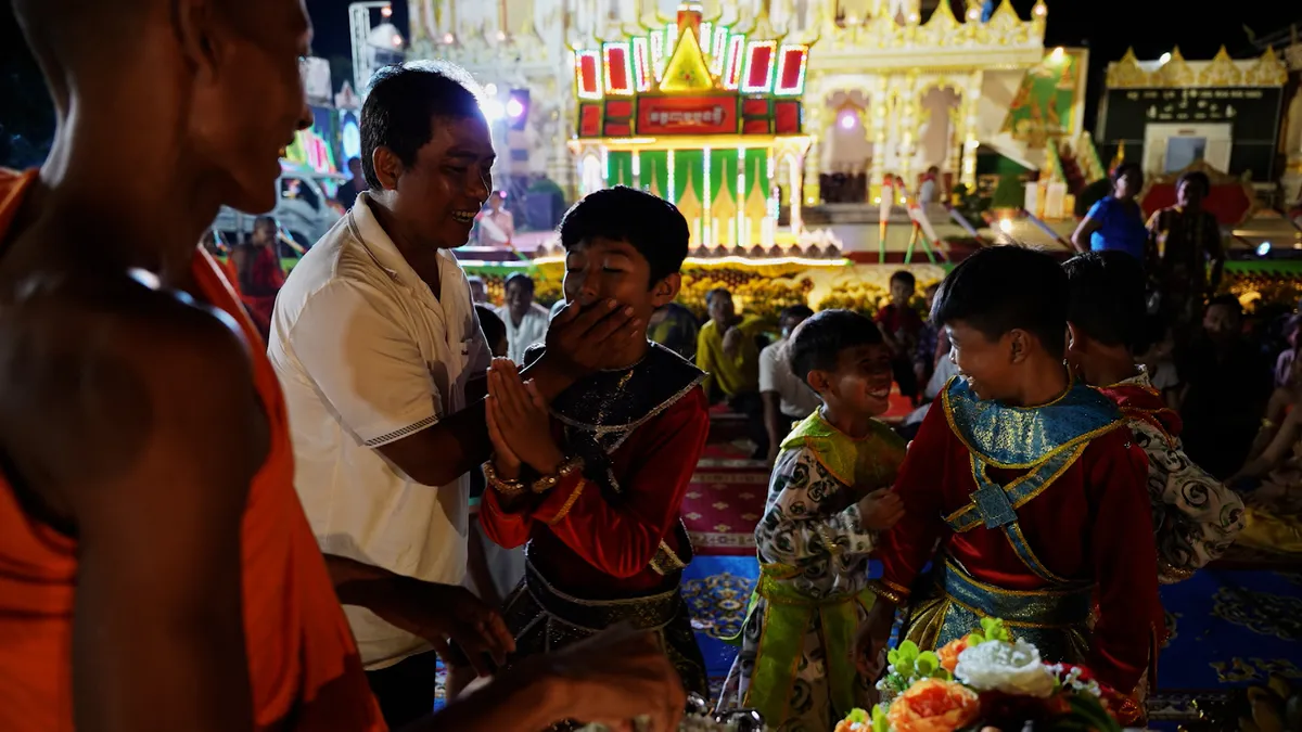 Ngày hội Đua Ghe Ngo - Dòng chảy di sản Khmer Nam Bộ qua bao thế hệ- Ảnh 18.
