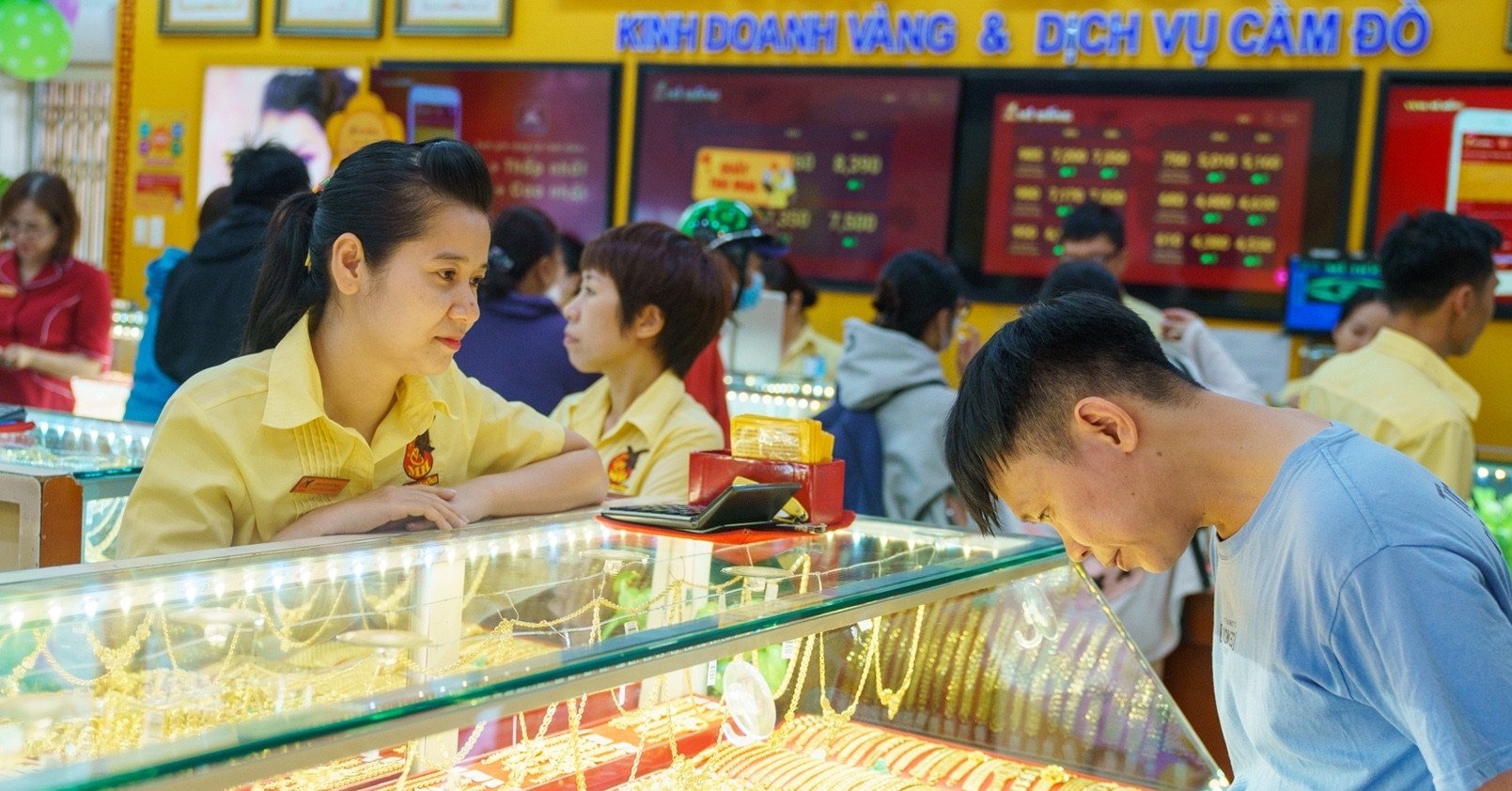 Giá vàng hôm nay 14/11/2025: Một ngày tăng vọt 3 triệu, SJC tiến sát 155 triệu