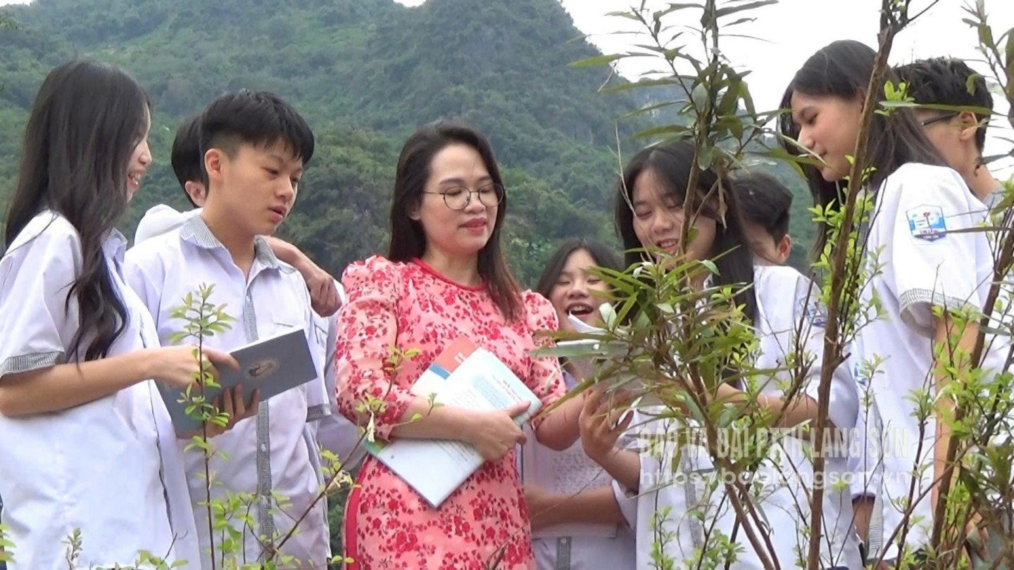 Literární klub střední školy Chi Lang je dodnes aktivní (Foto: Hoang Chien)