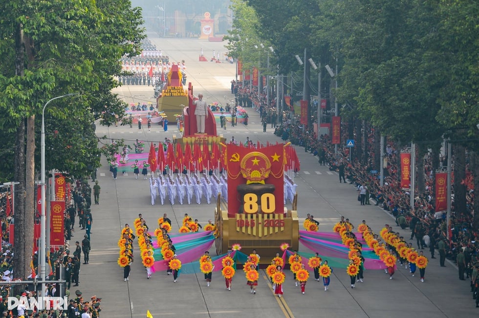 Захист ідеологічних основ партії є відповідальністю всього народу та армії - 2