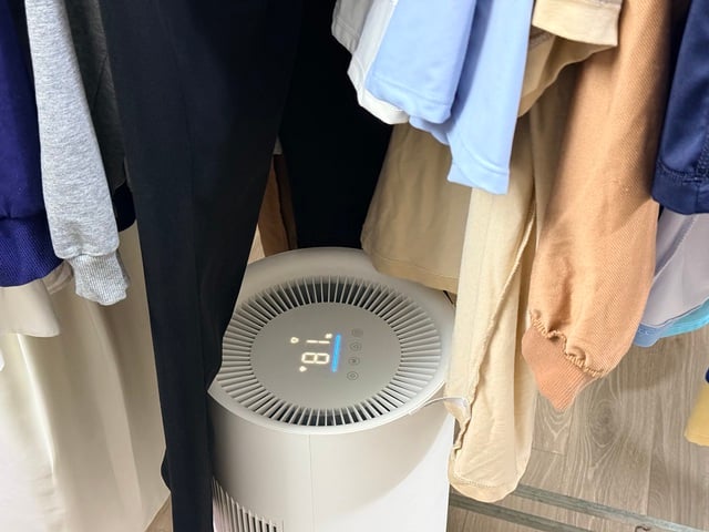 Thời tiết biến động, người miền Bắc tìm mua máy hút ẩm trái mùa - Ảnh 1.