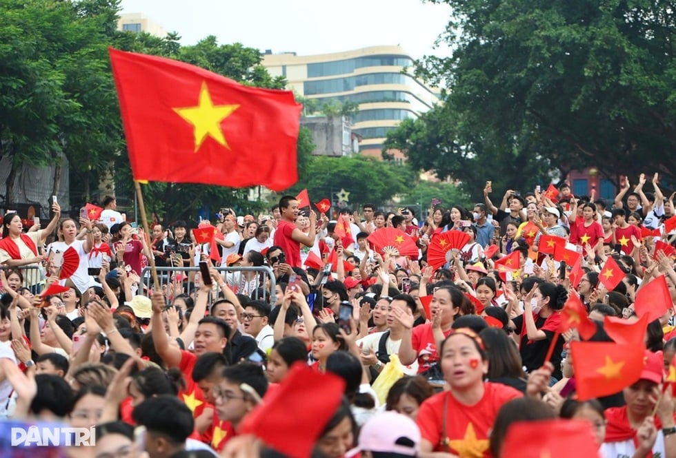 Захист ідеологічних основ партії є відповідальністю всього народу та армії - 3