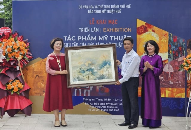 Huế tiếp nhận nhiều tác phẩm mỹ thuật quý - Ảnh 1.