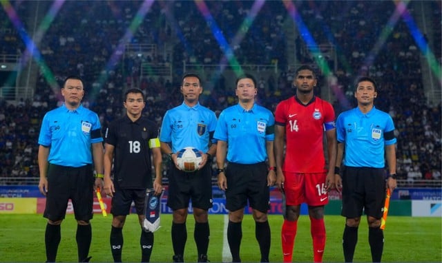 थाईलैंड की टीम ने परिचित 'विशेषता' के कारण सिंगापुर को मुश्किल से हराया: कोच इशी के प्रतिस्थापन अभी भी चिंताओं से भरे हुए हैं - फोटो 1. Đội tuyển Thái Lan thắng nhọc Singapore nhờ 'đặc sản’ quen thuộc: Người thay HLV Ishii còn đầy nỗi lo- Ảnh 1.