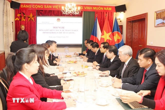 ttxvn-doan-cong-tac-vien-nh-nam-quoc-gia-ho-chi-minh-chi-minh-vietnã-lam-viec-tai-ch-sec-8406463.jpg