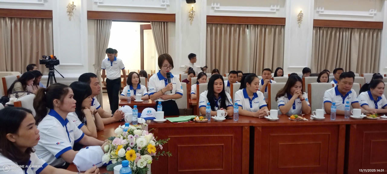 Lärarna uttryckte sina känslor vid mötet. (Foto: D.Hai)