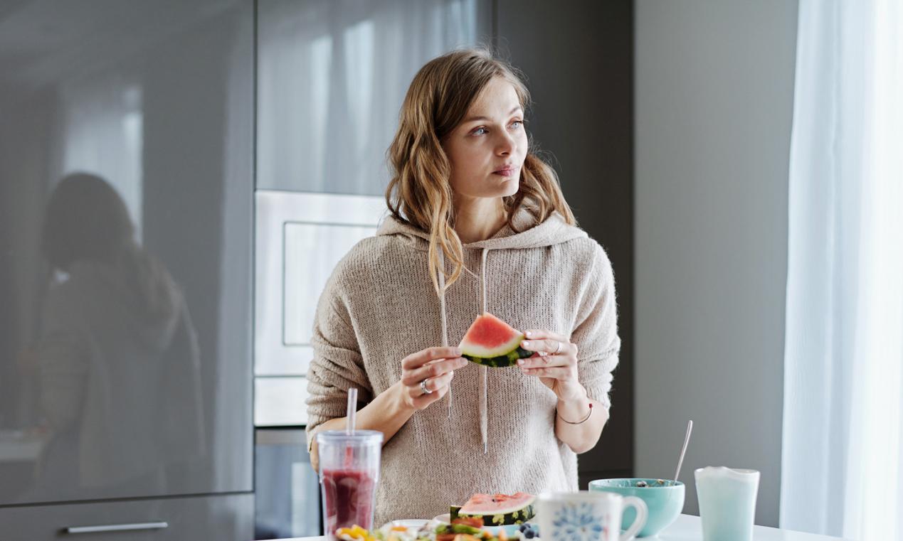 ទម្លាប់១០យ៉ាងជួយឱ្យពោះវៀនជាសះស្បើយដោយមិនបាច់តមអាហារតឹងរ៉ឹង - រូបថត ១. 10 thói quen giúp đường ruột ‘tự chữa lành’ mà không cần chế độ ăn kiêng nghiêm ngặt- Ảnh 1.