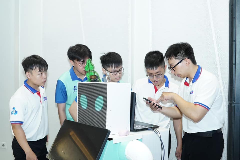 TP.HCM trong kỷ nguyên số: Một ngày lướt qua thành phố số- Ảnh 3.