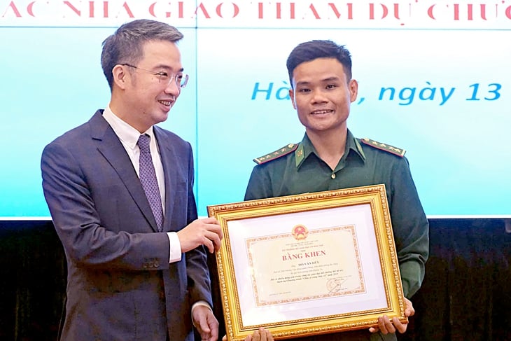 Vinh danh 80 thầy cô vượt núi, giữ con chữ cho học trò và bà con vùng biên - Ảnh 1.