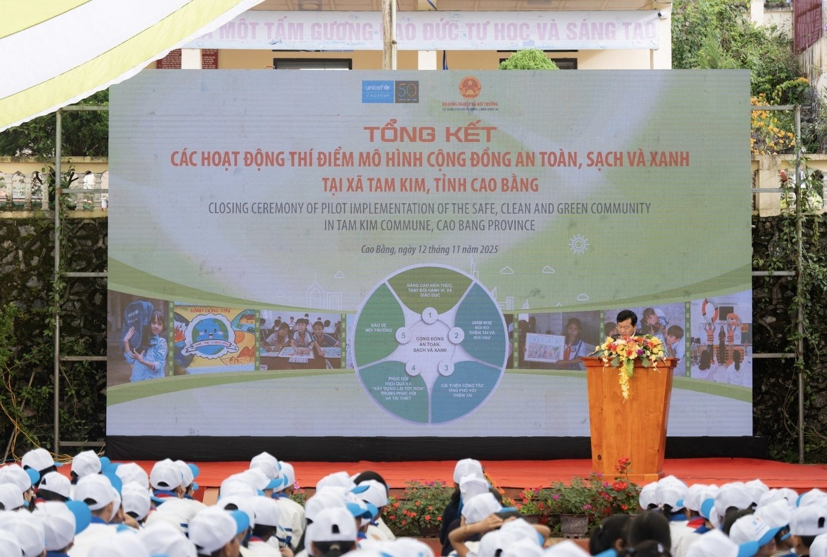 Toàn cảnh Lễ Tổng kết các hoạt động thí điểm mô hình 'Cộng đồng an toàn, sạch và xanh' tại xã Tam Kim, tỉnh Cao Bằng. Ảnh: BTC.