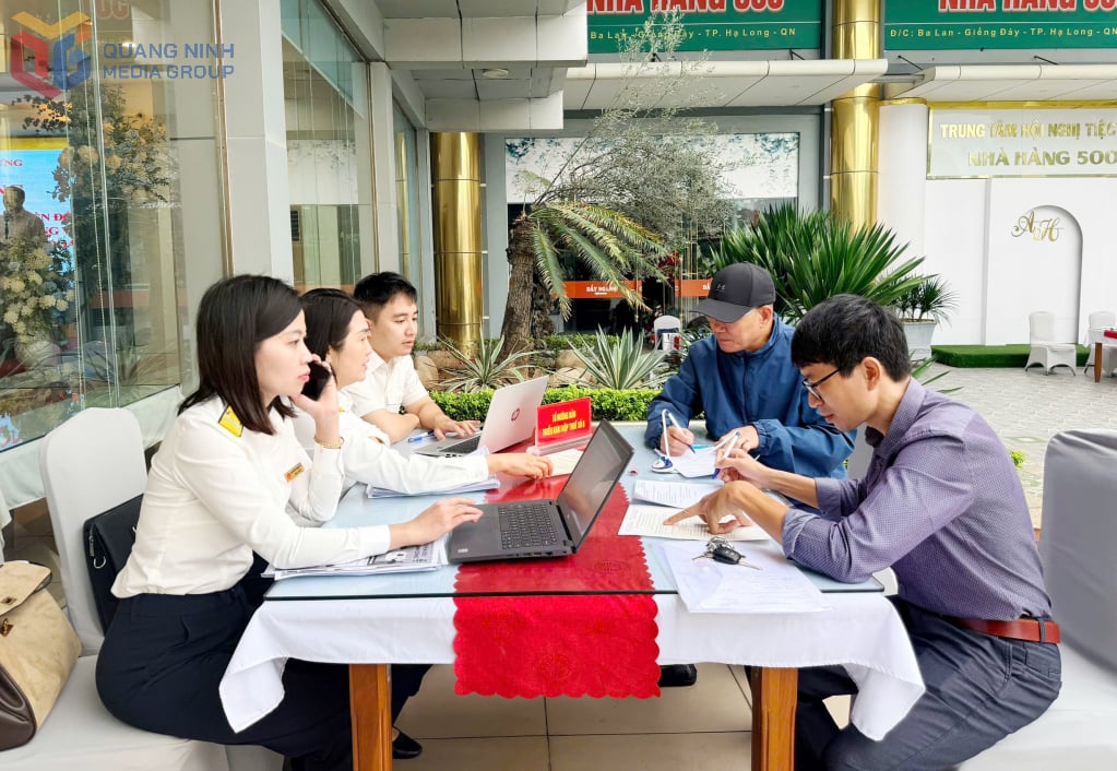 Impozitul de bază 1 îndrumă gospodăriile de afaceri să înregistreze declarațiile fiscale.