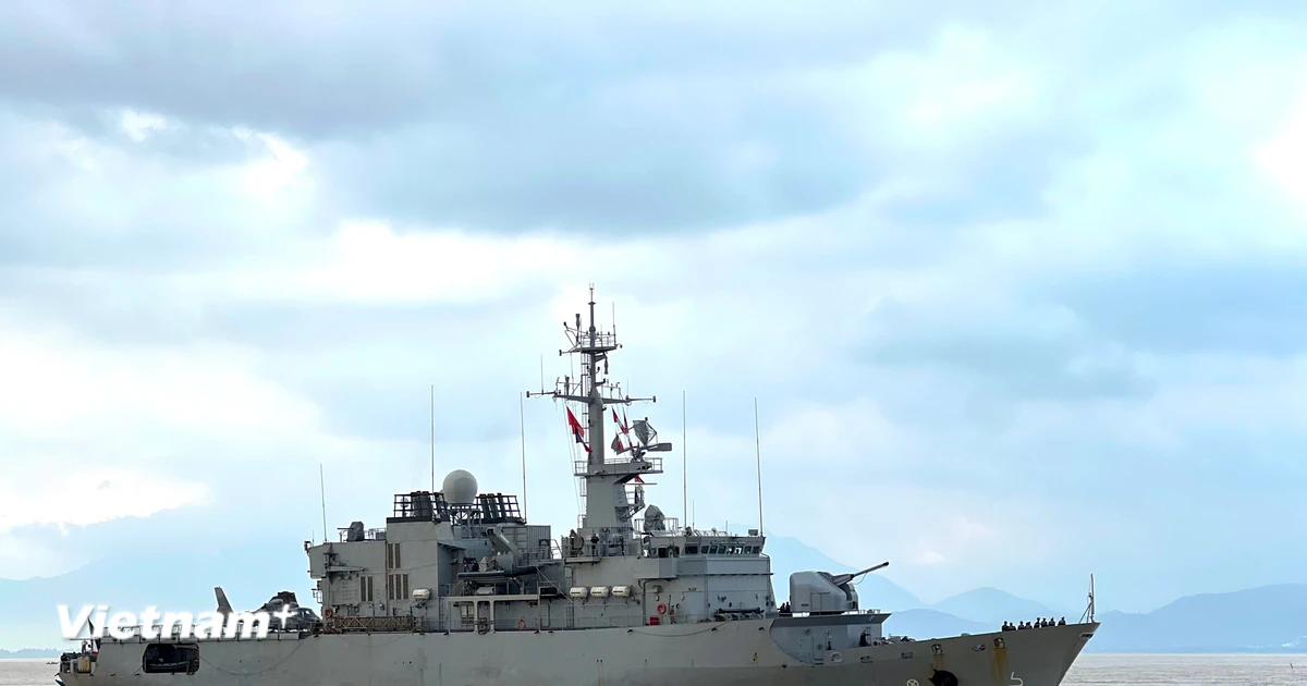 Tàu tuần dương Prairial của Hải quân Pháp thăm xã giao Đà Nẵng