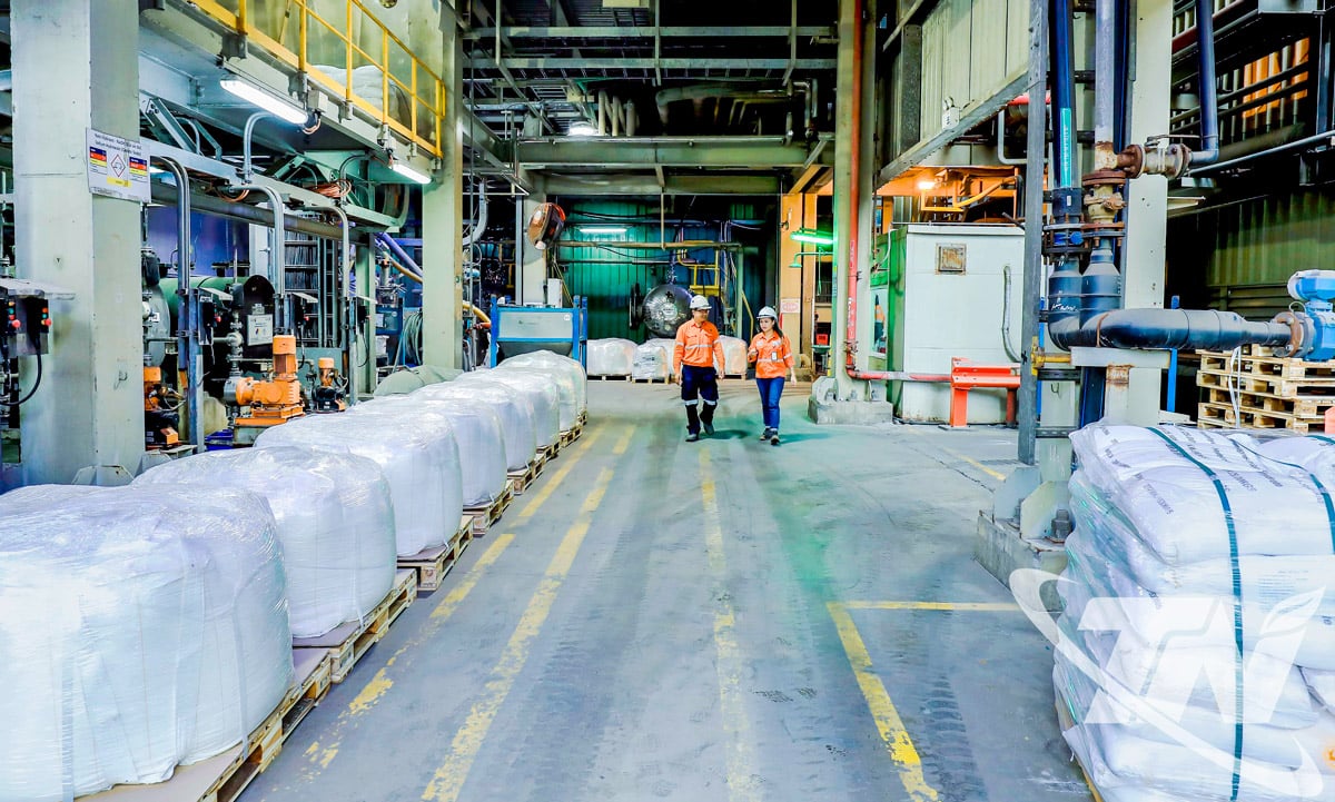 ہائی ریفائنڈ فلورسپار (ایسڈ اسپر) آہستہ آہستہ اپنے روایتی صنعتی کردار سے آگے بڑھ کر نئی توانائی کی قدر کی زنجیر میں ایک اسٹریٹجک لنک بن رہا ہے۔