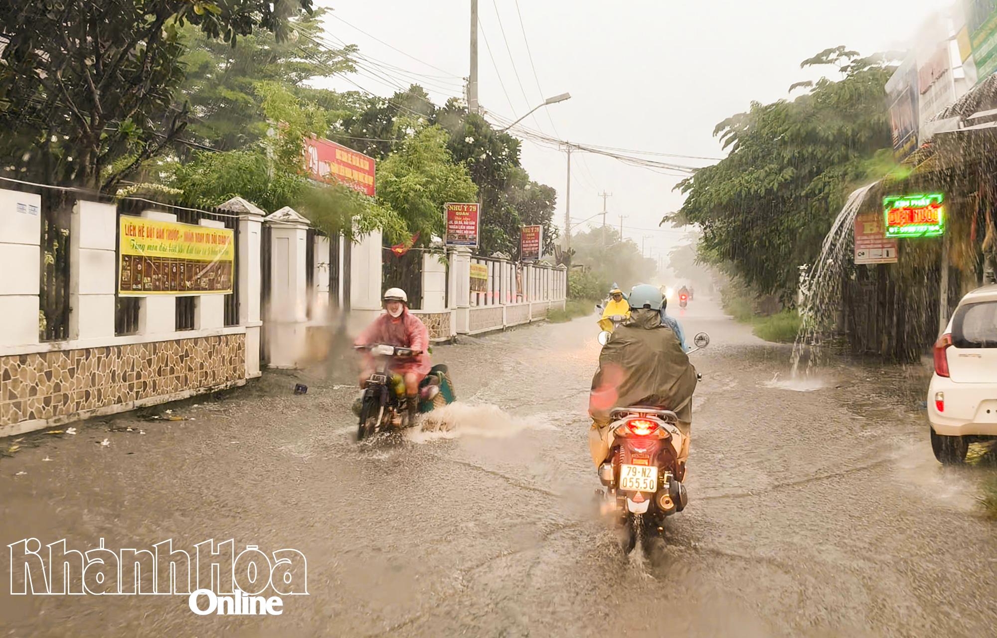 앞으로 며칠 동안 이 지방에는 폭우가 내릴 것으로 예보되었습니다.