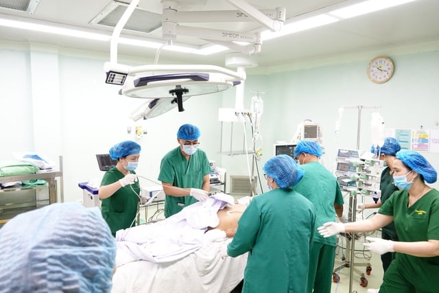 24-timmars kapplöpning för att hämta och transplantera organ från den första hjärndöda donatorn i Mekongdeltat - Foto 2.