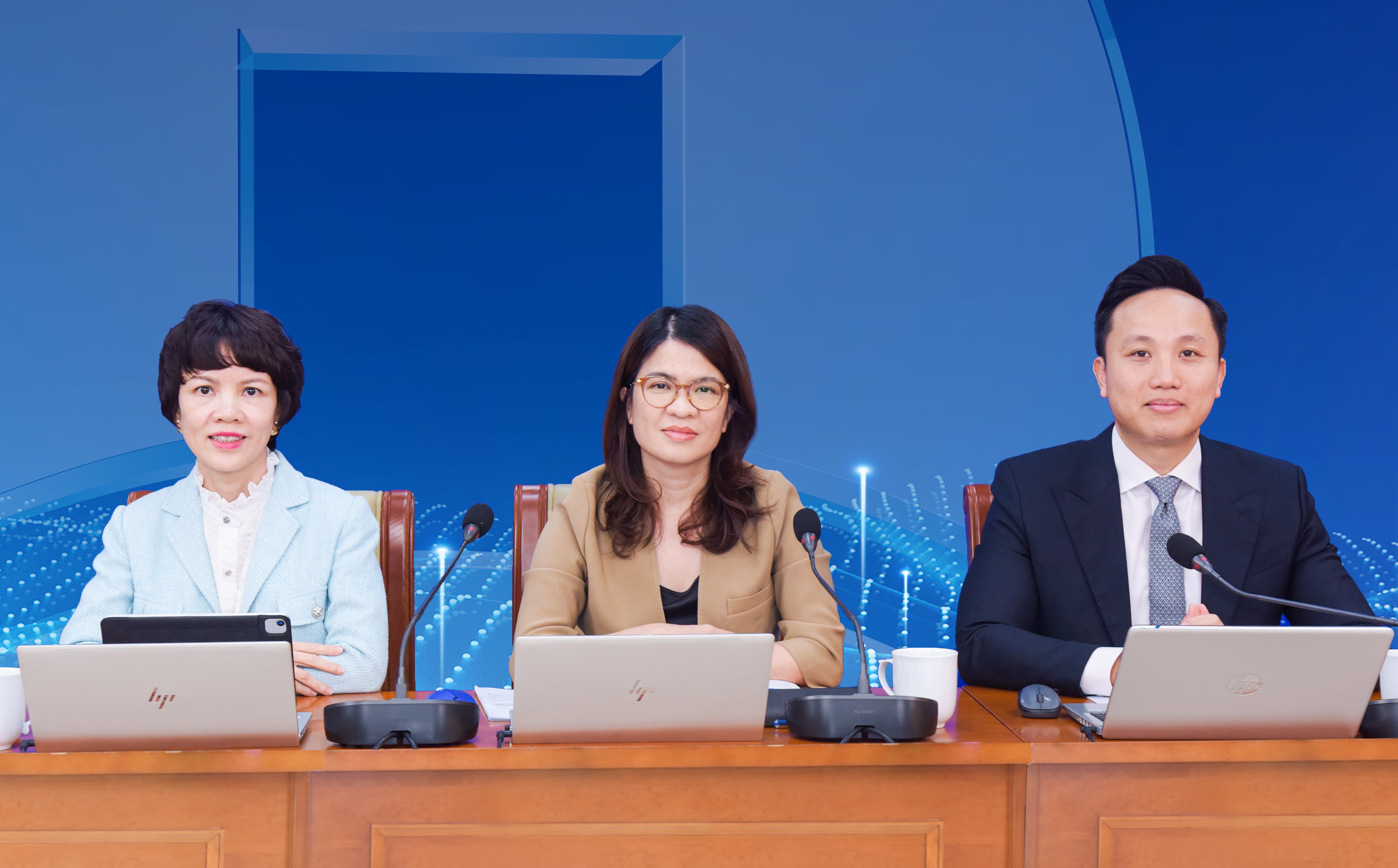 אח 1 אינטרנט, עמוד