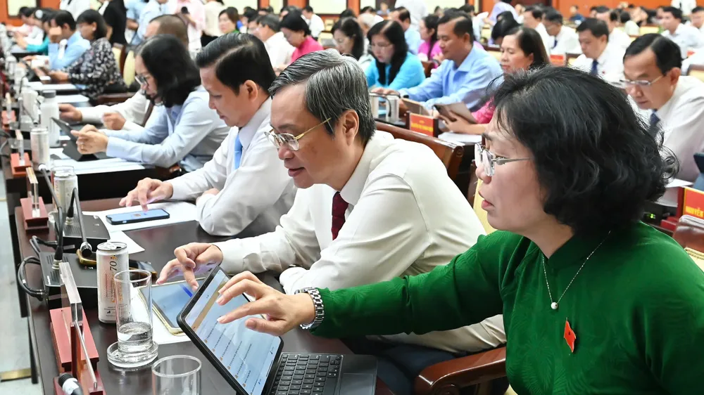 តាម​រយៈ​សេចក្តី​សម្រេច​ចិត្ត​ចំនួន ៤៣ លើក​កម្ពស់​ទីក្រុង​ហូជីមិញ​ឲ្យ​មាន​ការ​អភិវឌ្ឍ​យ៉ាង​ឆាប់​រហ័ស និង​និរន្តរភាព