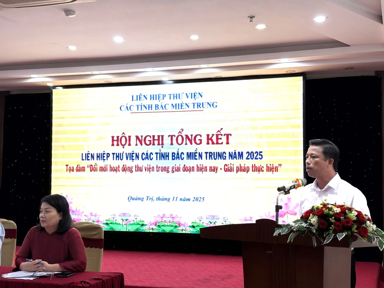 Deltagarna diskuterar vid seminariet 