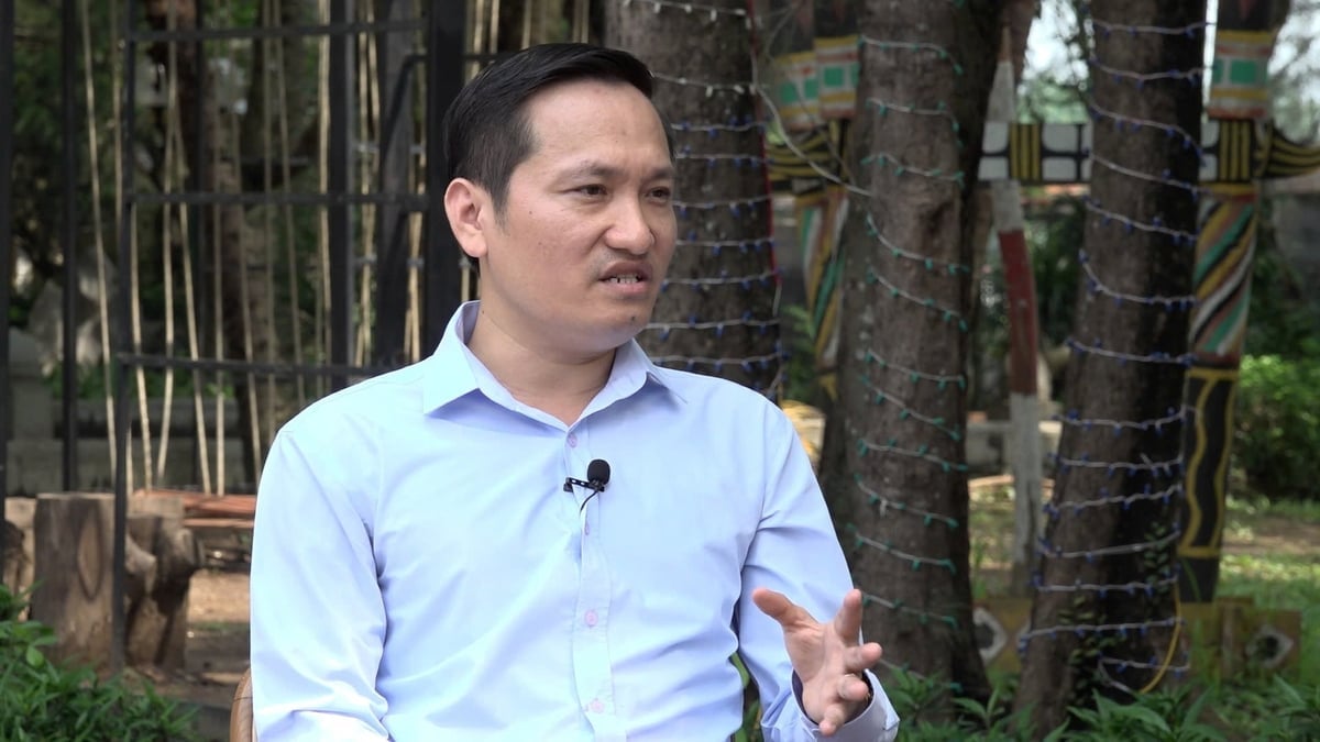 Ông Đỗ Đình Trung - Phó Chi cục trưởng Chi cục Chăn nuôi, Thú y và Thủy sản (Sở Nông nghiệp và Môi trường tỉnh Thái Nguyên) trả lời phỏng vấn Báo Nông nghiệp và Môi trường. Ảnh: Quang Linh.