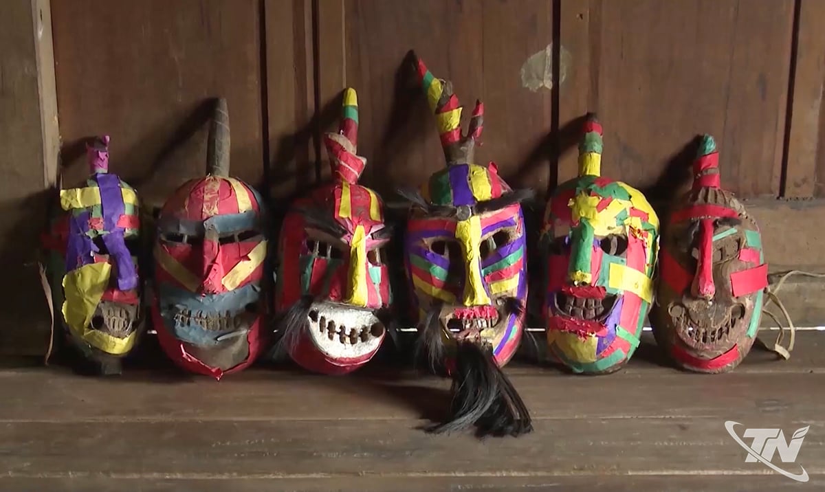 Деревянные маски имеют очень важное значение в культурной и религиозной жизни народа Сан Чи.