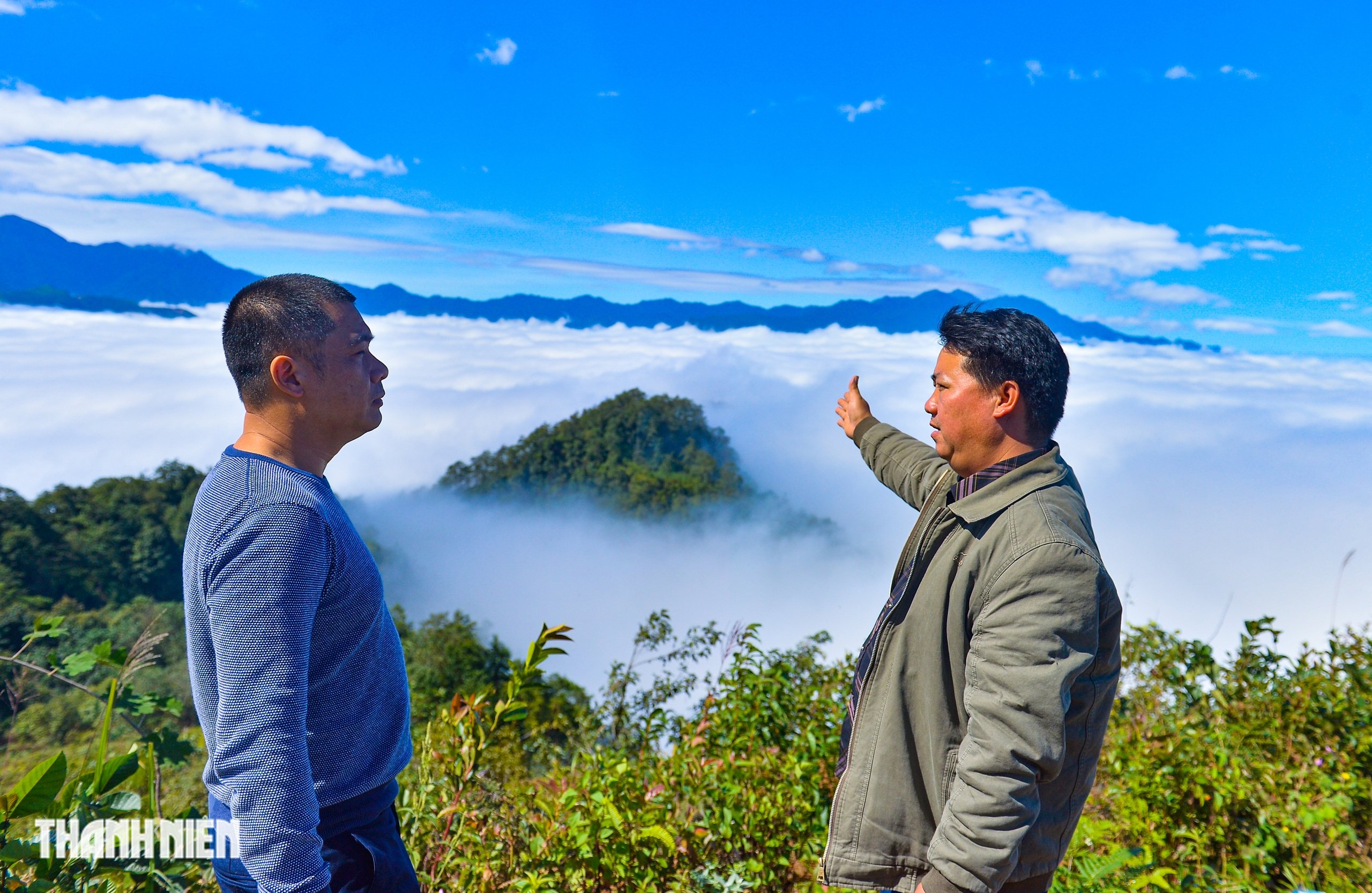 Ngắm 'biển mây' cuộn trào ở ngôi làng cao nhất Việt Nam - Ảnh 14.