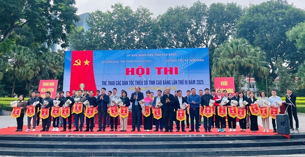 ពិធីបើកមហោស្រពកីឡាជនជាតិភាគតិចខេត្ត Cao Bang ឆ្នាំ ២០២៥ - រូបថត ១