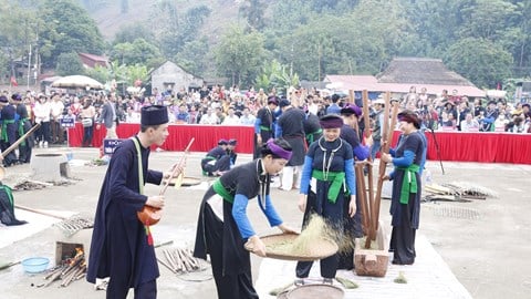 Đặc sắc Lễ hội Cơm mới Đền Đông Cuông của người Tày Khao ở Văn Yên