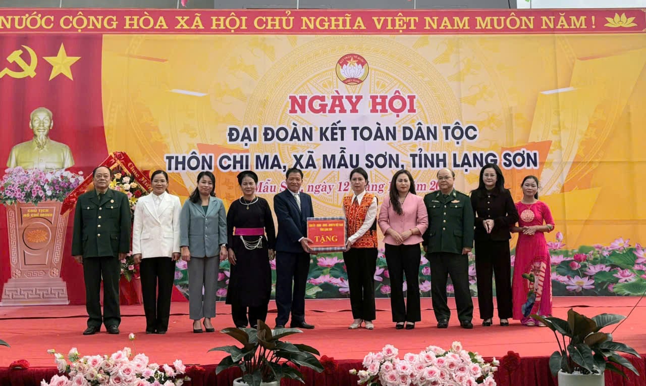 Ngày hội đại đoàn kết toàn dân tộc tại thôn Chi Ma, xã Mẫu Sơn