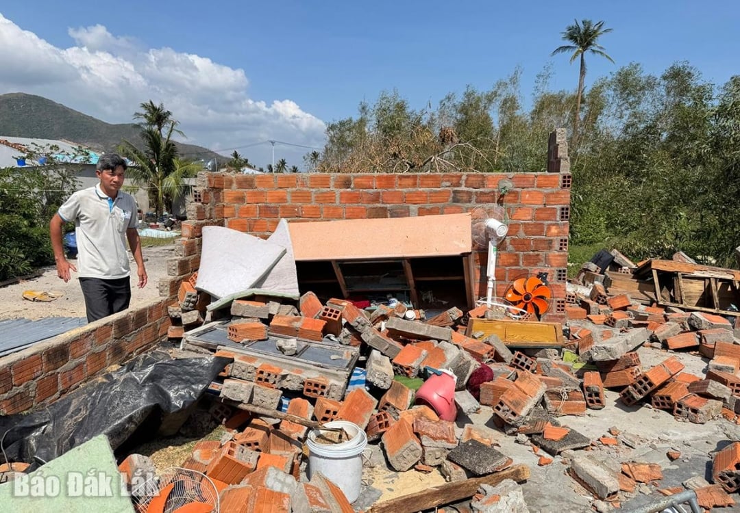 Будинок пані Ле Тхі Хіен, комуна Суан Кань, був повністю зруйнований після шторму № 13.