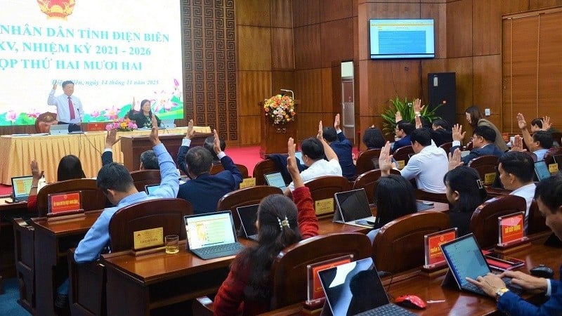 Delegater fra Folkerådet i Dien Bien-provinsen stemte for å godkjenne innholdet på den 22. sesjonen, som ble holdt 14. november.