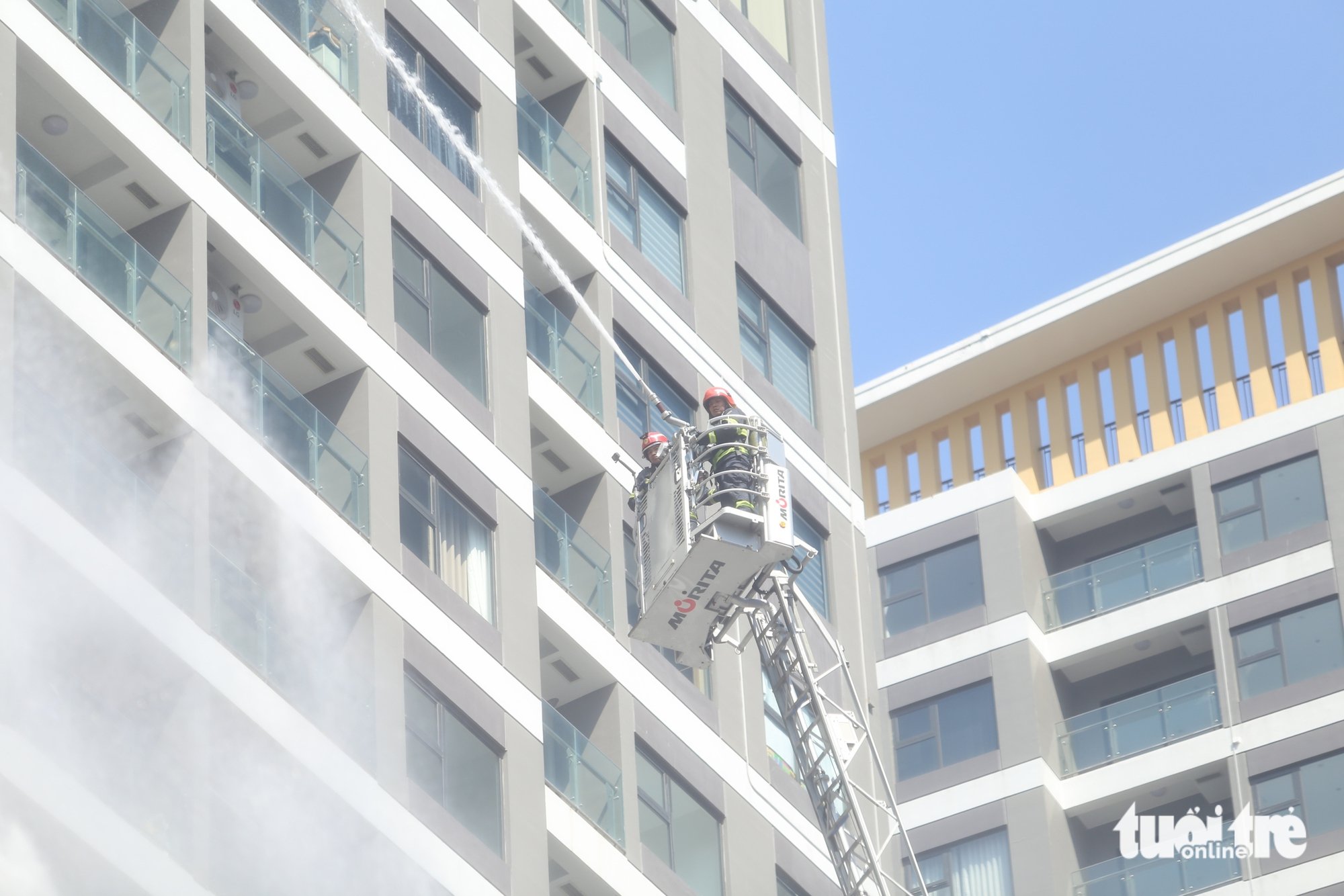 ការហ្វឹកហាត់ពន្លត់អគ្គីភ័យ - រូបថត 8 ។