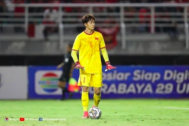 ใครจะเป็นผู้รักษาประตูมือ 1 ของ U.23 เวียดนาม ผู้รักษาประตูสูง 1.91 เมตร จะเสียตำแหน่งหรือไม่ - ภาพที่ 1 Ai sẽ là thủ môn số 1 của U.23 Việt Nam, thủ môn cao 1,91 m có mất suất?
- Ảnh 1.