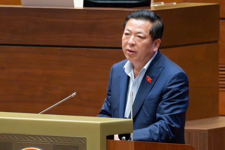 Bộ trưởng Bộ Xây dựng Trần Hồng Minh nói về đề xuất bỏ giấy phép xây dựng nhà dưới 7 tầng - Ảnh 1.